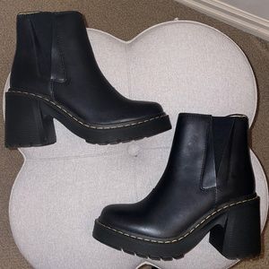 SPENCE LEATHER FLARED HEEL CHELSEA BOOTS